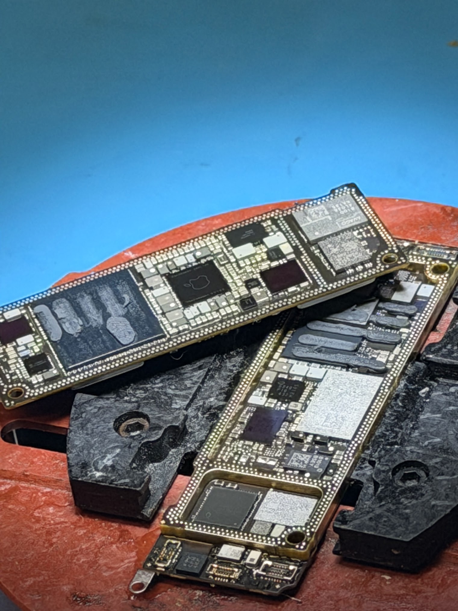 Microsoldering and diagnostics at Tech4Repair